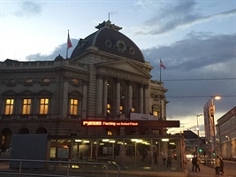 Volkstheater Wien - Fasching heißt das Stück - der Krieg ist das Thema