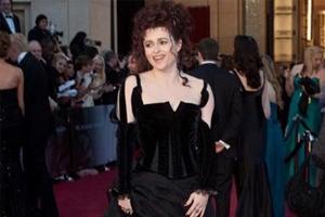 Helena Bonham Carter von der Queen ausgezeichnet