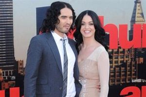 Katy Perry ärgert Russell Brand mit Burger-Foto