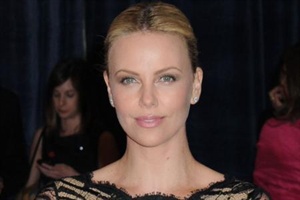 Charlize Theron: Als Kind zahnlos