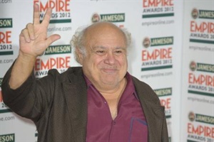 Danny DeVito verwöhnt Noch-Ehefrau zu Weihnachten