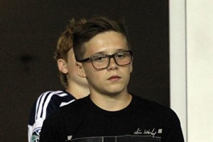 Brooklyn Beckham eifert Papa nach