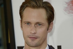 Alexander Skarsgard liebt Frauen mit Humor