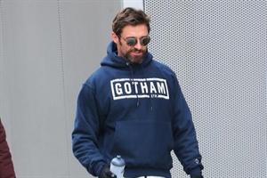 Hugh Jackman mit Schamhaar beworfen