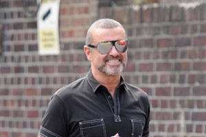 George Michael bleibt im Krankenhaus