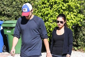 Mila Kunis und Ashton Kutcher: Hochzeit in England?