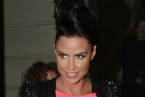 Katie Price präsentiert Leben auf eigenem YouTube-Kanal