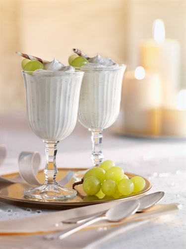 Sechs luftig-leckere Dessertvariationen mit dem neuen Diamant Moussezauber - Fruchtige Weißwein-Mousse