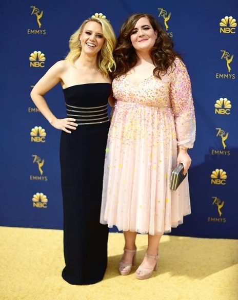 Kate McKinnon in Alexander Wang, Aidy Bryant in Tanya Taylor